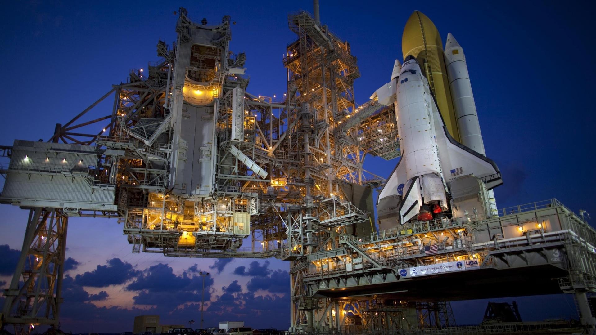 世俱杯直播-足球比赛现场掌声不断，气氛热烈，足球赛场上观众人声鼎沸