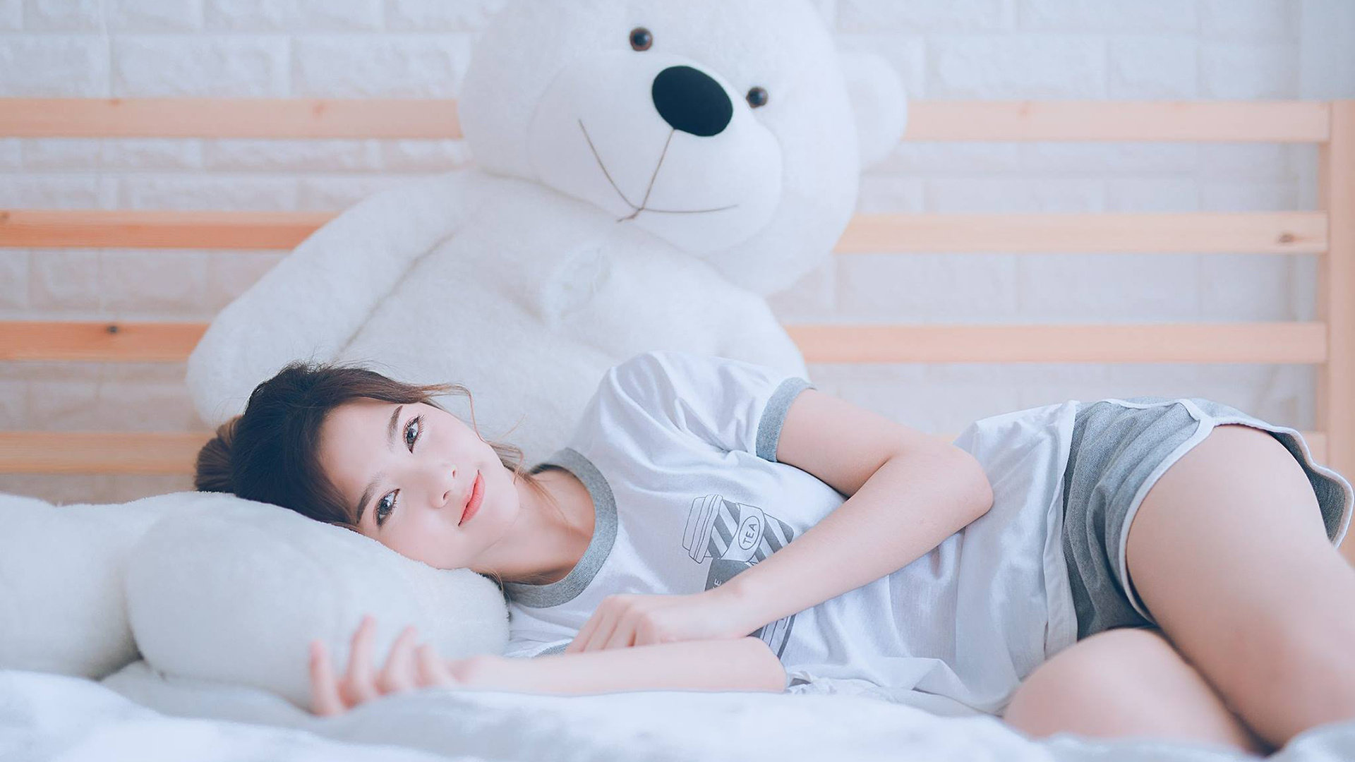 阿根廷天才助攻，巴塞罗那力压皇马登顶，阿根廷足球运动员效力于西甲巴塞罗那足球俱乐部